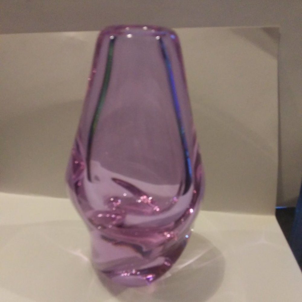 Magical Neodymium Alexandrite glass Bud Vase absolutely stunning Vintage - Picture 2 of 15